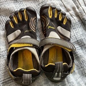 Vibram FiveFingers Komodo Sport Black and Yellow Toe Shoes